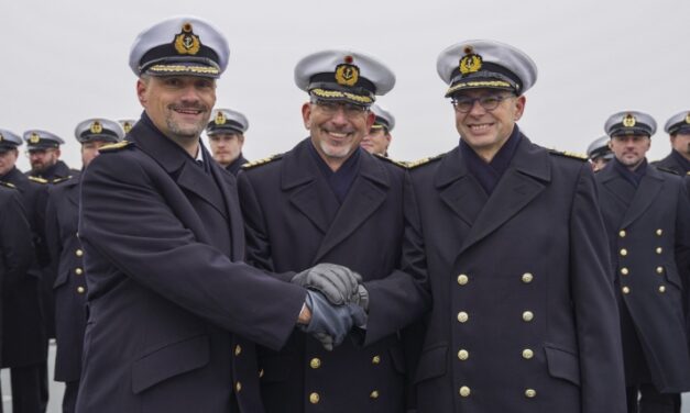 Change of command on the "Frankfurt am Main"