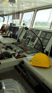 The safety helmet still dominates the bridge, photo: hsc