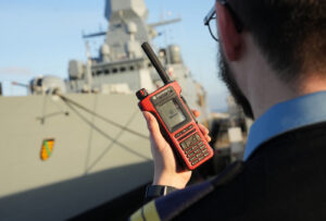 Handover of the Motorola Solutions digital radio system to the frigate, Saxony, photo: Motorola Solution