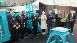 Prominent guests of honour from the Bundeswehr and politics applaud at the end of the traditional ceremony. Photo: HSC