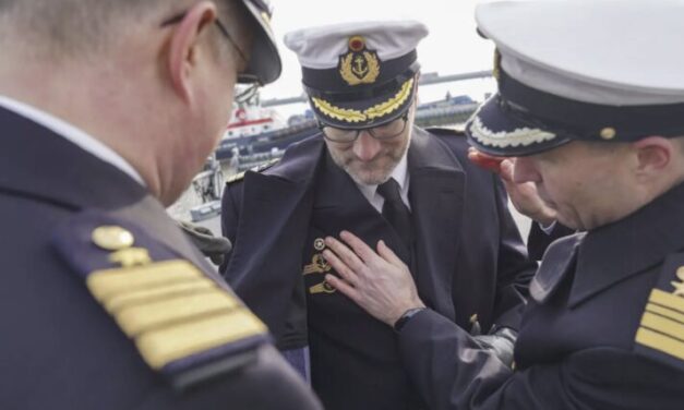 Frigate "Hamburg" has a new commander