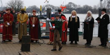 The tailor opens the ceremony. Photo: Jürgen Howaldt (2008/13) CC BY-SA 2.0