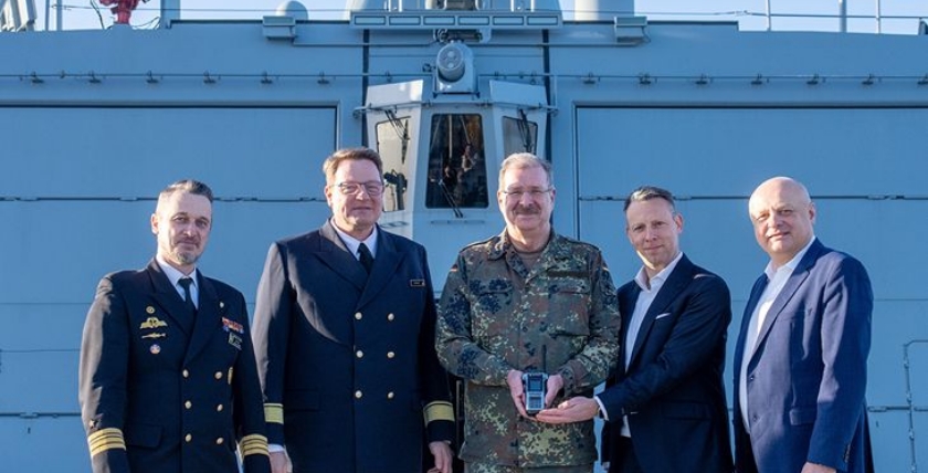 Handover of the TETRA digital radio system on the frigate Sachsen to improve secure and reliable communication on board. Photo: Motorola Solution / Oliver Lang.