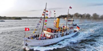 Steamship "Schaarhörn" on the Elbe. Photo: Hamburg Maritime Foundation