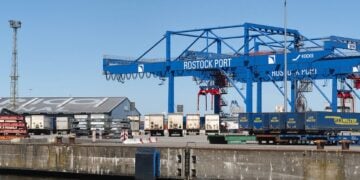 Crane fire in Rostock seaport - fire brigade in action, photo: Rostock Port