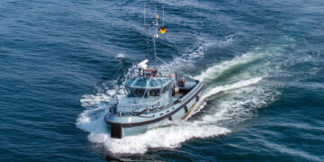 Smallest unit of the navy, tugboat "Borby" Photo: Michael Nitz Naval Press Service