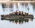 Soldaten in alten Militäruniformen am 22. März 2025 auf „Tugboat Annie“. Foto: U.S. Army