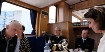 The Inspector of the Navy at the press conference on the launch "Marine 1" in Berlin