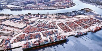 Container handling in the Port of Hamburg. Photo: HHLA/Thies Rätzke