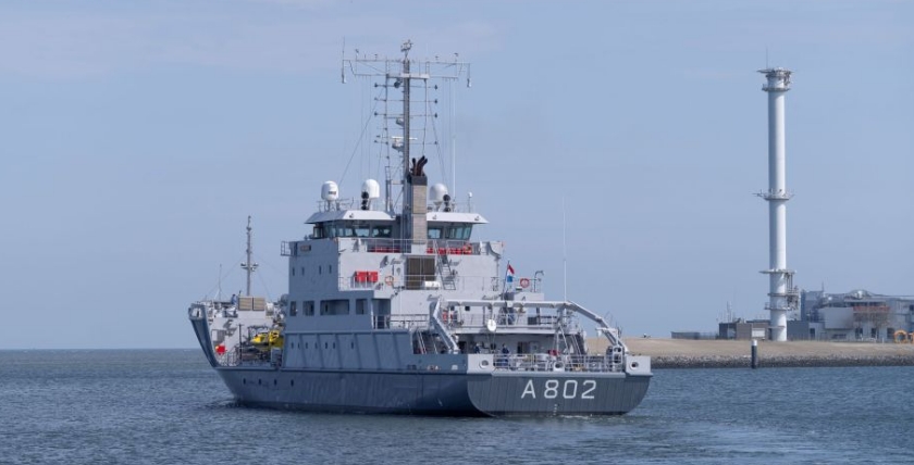 HNLMS "Snellius" leaves the harbour for the Baltic Sea. Picture: NDL DoD