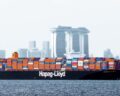 : „Antwerpen-Express“ vor der Skyline von Singapur. Bild: Hapag-Lloyd
