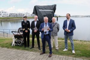 Vor der Enthüllung, Foto: HS