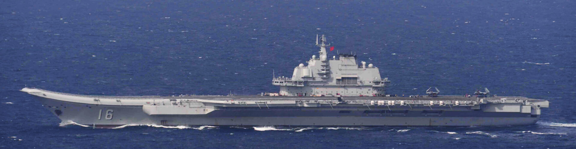Erster Flugzeugträger der chinesischen Marine war die Liaoning, Foto: MoD Japan