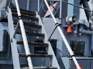 Die Handläufe des Niederganges wurden neu betakelt. Foto: Pön-Ex-Crew