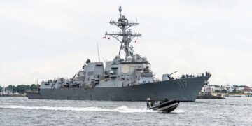 USS Paul Ignatius (DDG 117) left the Baltic prematurely, taking with her the Commander 6th Fleet, who was not known to be at KISS. Reason: The Middle East conflict Photo: Bw / Kolodin