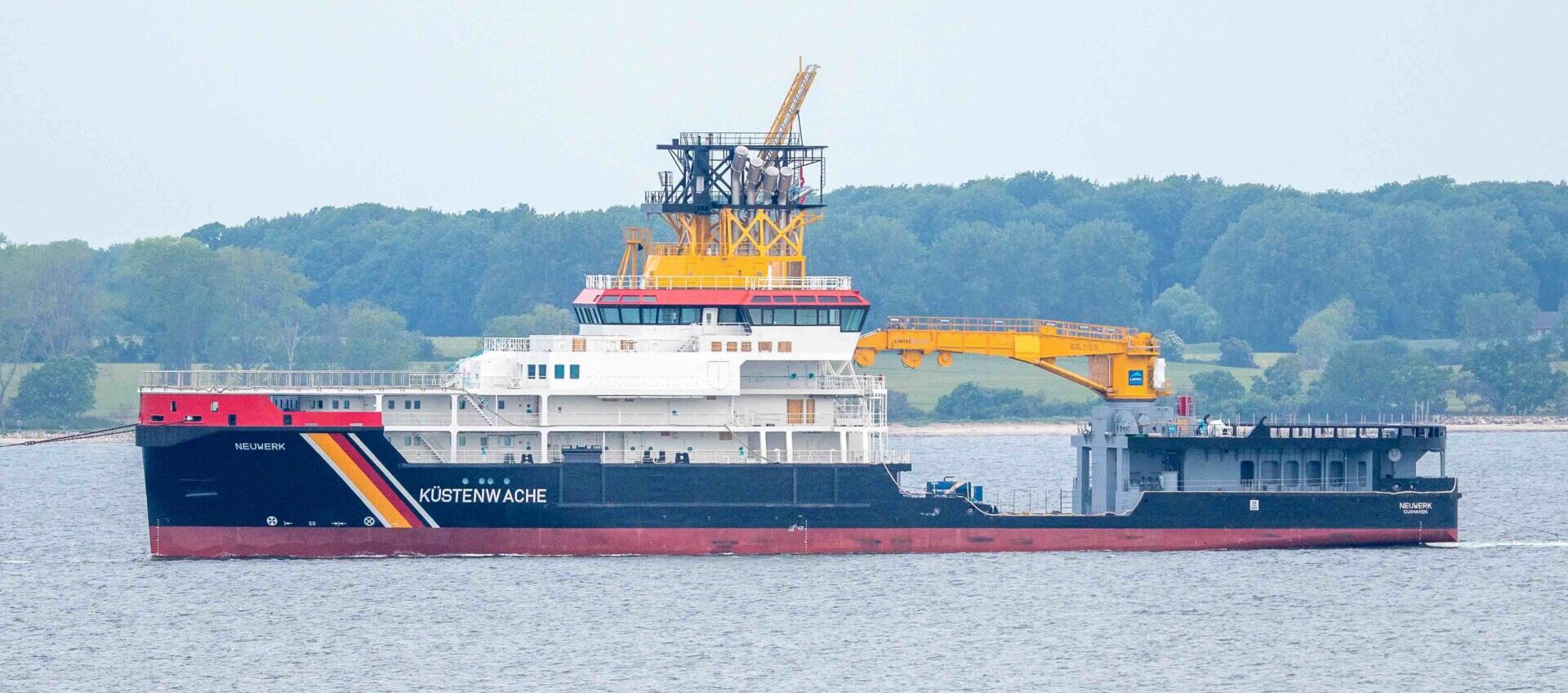 "Neuwerk" auf dem Weg zu Abeking&Rasmussen. Foto: Michael Nitz