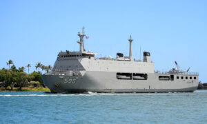 Einlaufen der Makassar in Pearl Harbor, Foto: US Navy/Jason Abrams