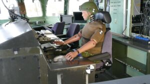 Crashtest-Dummy auf der Brücke. Bild: Bundeswehr/Sven Diedrichsen