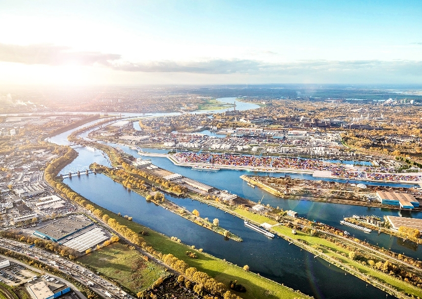 Duisburg - the world's largest inland port. Image: duisport/Marco Stepniak