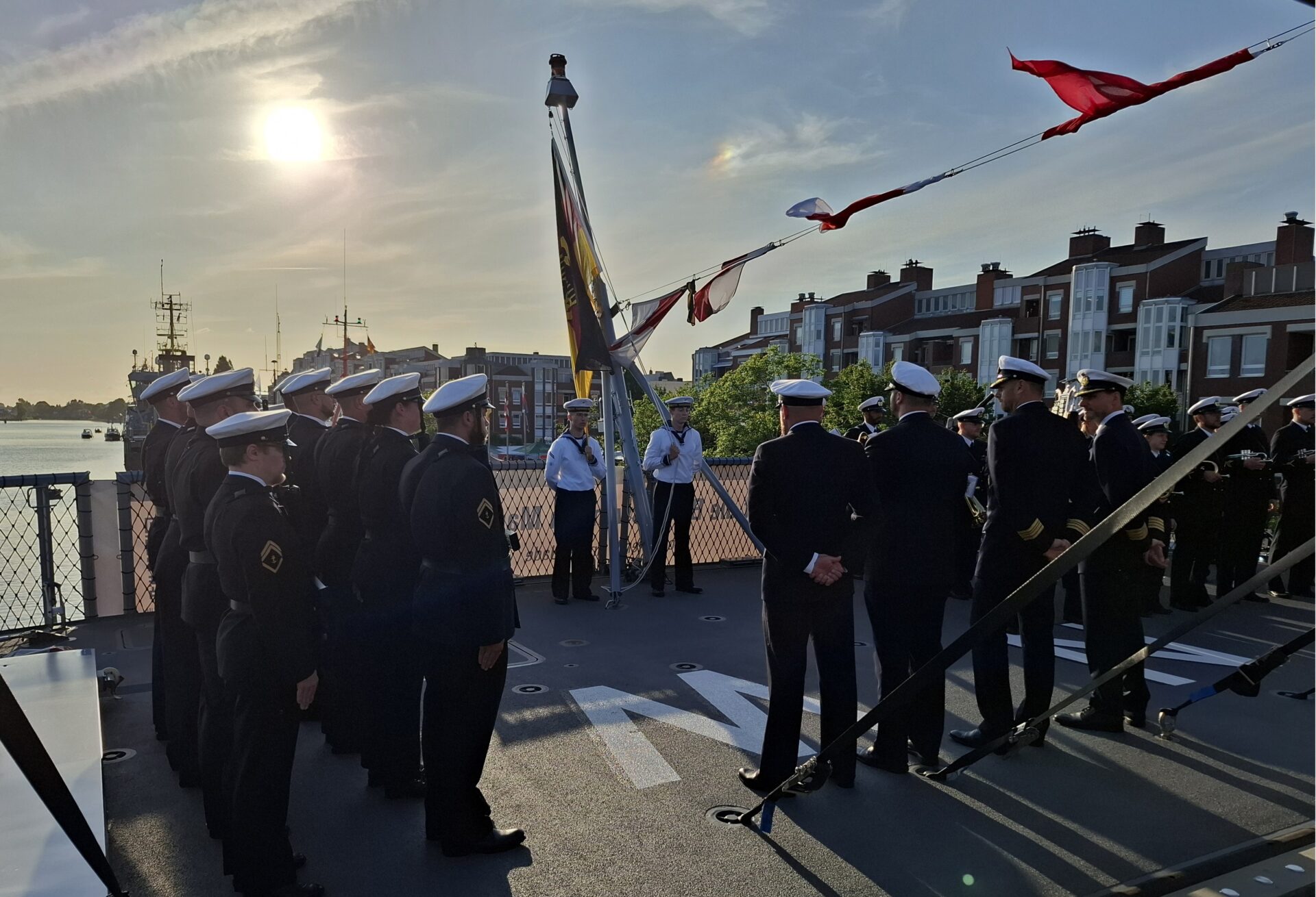 Flag parade on board the frigate "Nordrhein-Westfalen" Photo. Brüdegam