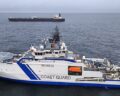 Finnisches Küstenwach-Schiff bewacht die „Eagle S“. Bild: Finnish Border Guard
