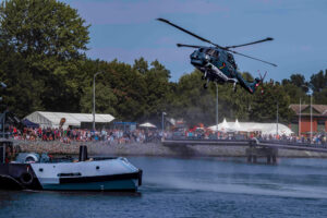 Naval helicopter in action Photo: Daniel Angres