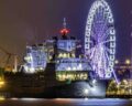 Frigate "Nordrhein-Westfalen" in front of illuminated Ferris wheel. Photo: Daniel Angres