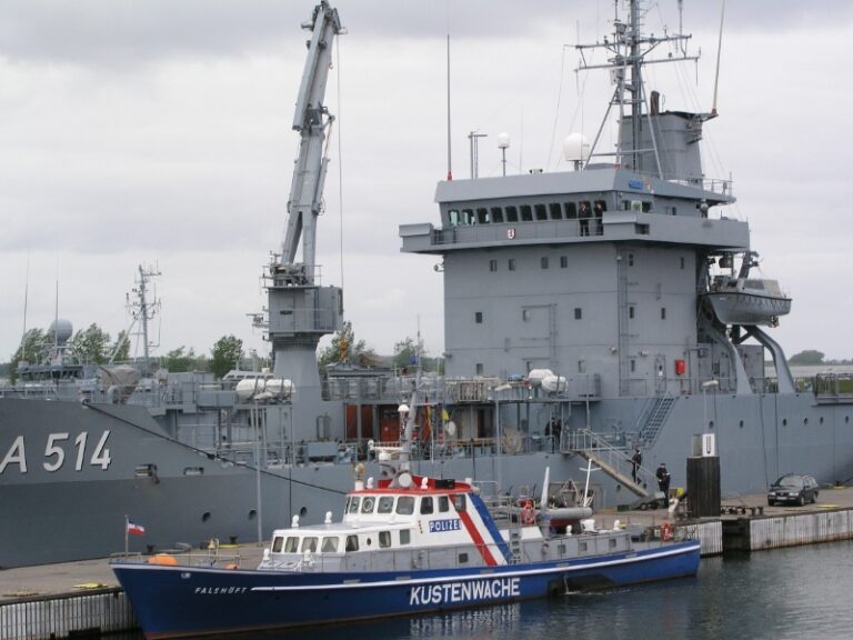 Tender Werraund Polizeiboot Falshöft, Foto: Bw/ Hans-Georg Paulinius