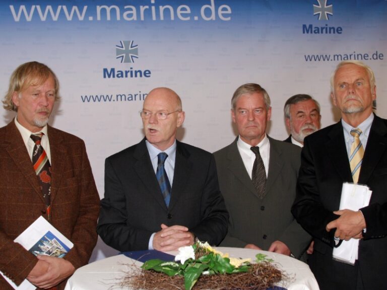 Verteidigungsminister Peter Struck in Olpenitz, Foto: Bw/ Hans-Georg Paulinius