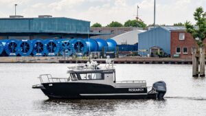 Das DLR-Forschungsboot Josephine im Emder Hafen, Bild: DLR (CC BY-NC-ND 3.0)
