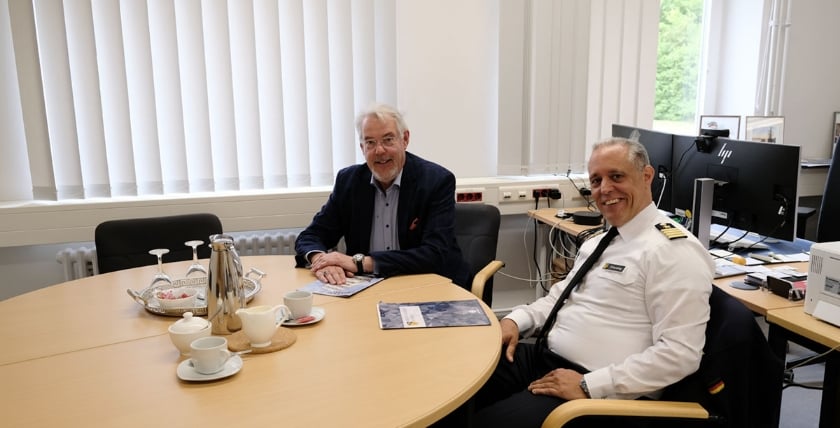 Captain Christian Klausing (r.) in conversation with marineforum editor-in-chief Holger Schlüter, photo: hsc