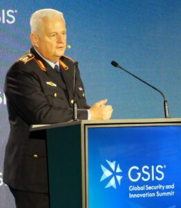 Lieutenant General Vetter. Photo: hsc