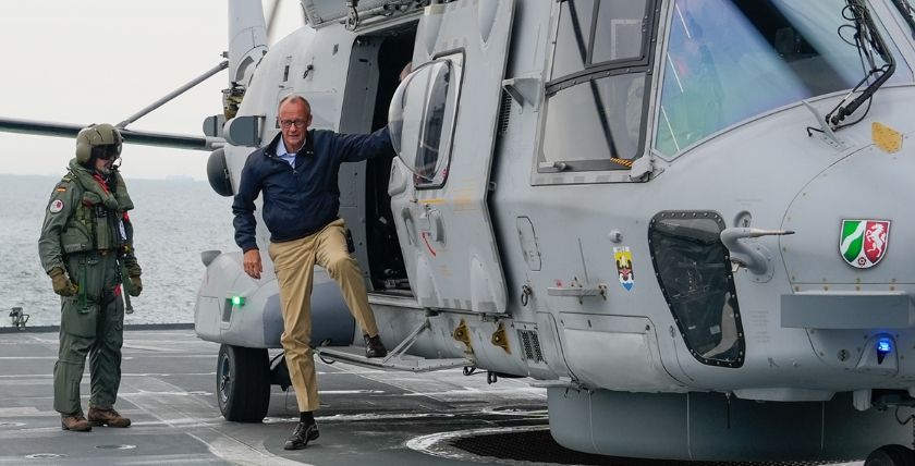 Merz versprach den Soldaten eine bestmögliche Ausrüstung, Foto: Michael Nitz