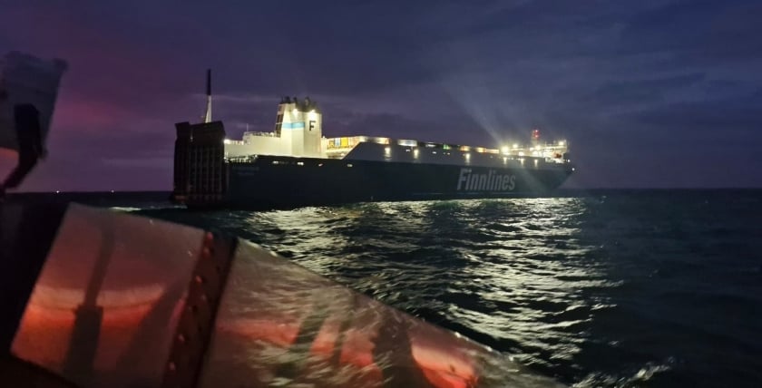 „Finnwave“ trieb im Ärmelkanal. Bild: Ryan Needham/RNLI - (Royal National Lifeboat Institution)