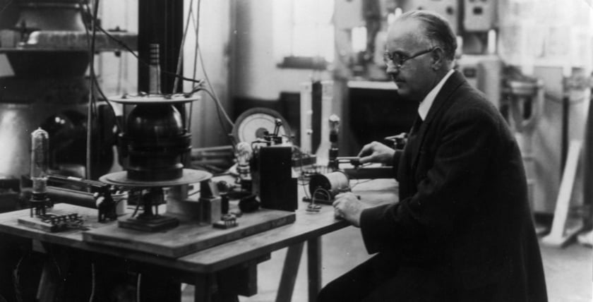 Hermann Anschütz-Kaempfe experimenting with the gyrocompass, photo: Anschütz
