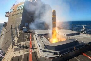 Start einer Longbow "Hellfire" von einem LCS der Freedom-Klasse. Foto: US-Navy/S.Hardgrove