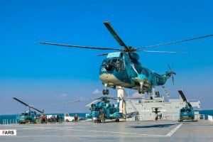 Landung eines Sea Kings der iranischen Marine auf der MAKRAN, Foto: Fars Media Corporation