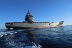 In der Seitenansicht kann die SHAHID BAGHERI ihre frühere Verwendung als Containerschiff kaum verstecken, Foto: iranische Staatsmedien