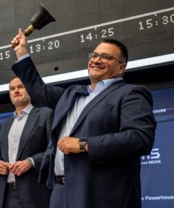 Freude bei CEO Oliver Burghardt, Foto: TKMS