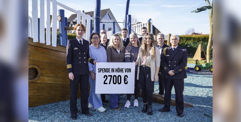 Photo: Handover of donation cheque for children's hospice supplies and transport relay, Hunold