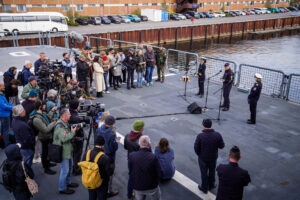 Media Day im Marinestützpunkt Kiel: Reges Presse-Q&A. Foto: Bw/Theska