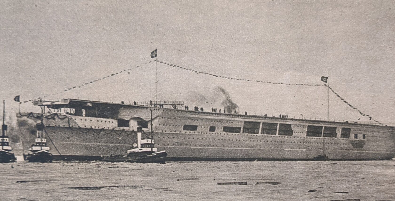 Photo: Launching of the Graf Zeppelin 1938 in Kiel, magazine „Die Wehrmacht“, 2nd vol. no. 24, 2nd December issue 1938