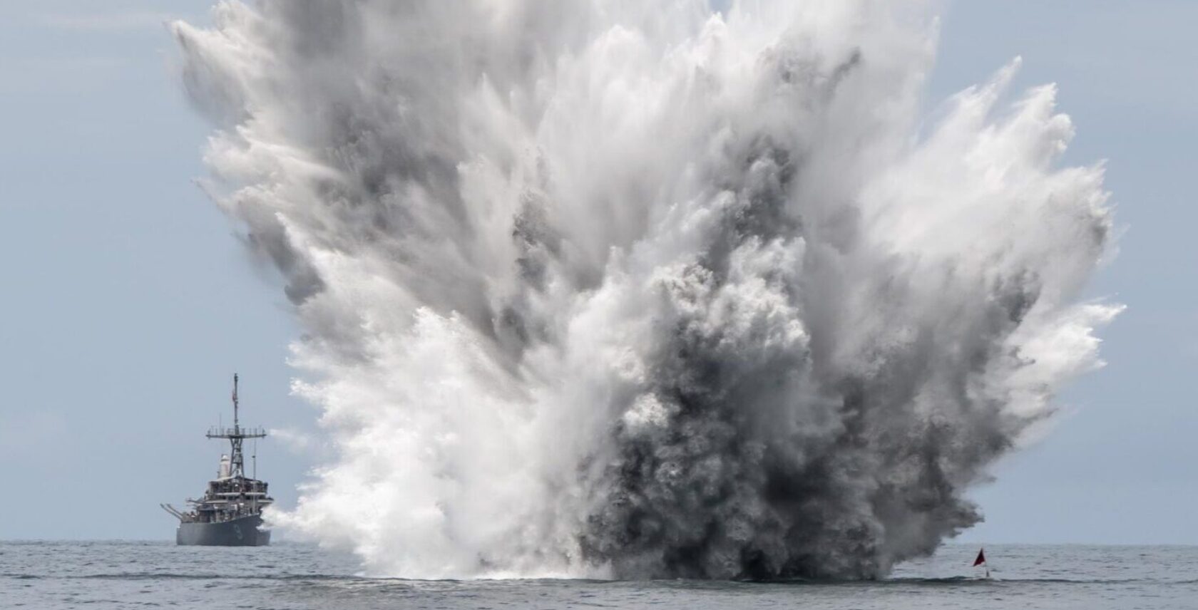 Foto: Ein US-Minensuchboot der ehemaligen Avenger-Klasse bei der Arbeit, US-Navy