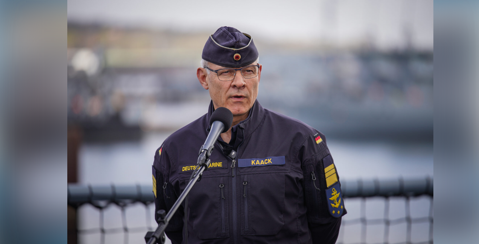 Photo: "Mine" media day in Kiel on board the tender "Donau". VAdm Kaack and FKpt Inka von Puttkamer answered questions from the press. BW/Theska