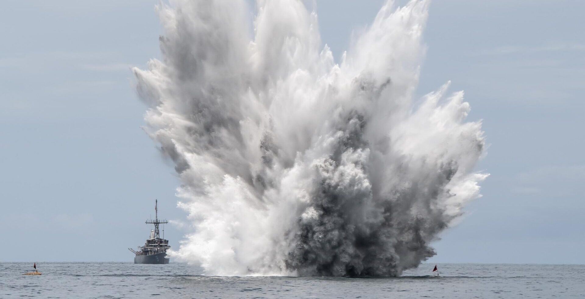 A US minesweeper of the former Avenger class at work. Photo: US Navy