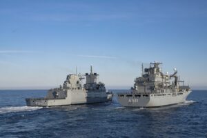 On 28 April, during the manoeuvre, a RAS start-up and a RAS took place with the Einsatzgruppenversorger Bonn and the frigate Sachsen-Anhalt (from left to right: frigate Sachsen-Anhalt and Einsatzgruppenversorger Bonn).