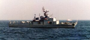 Wachboot "Komet" der NVA-VM auf Station vor Fehmarn. Foto: wikimedia/cobatfor
