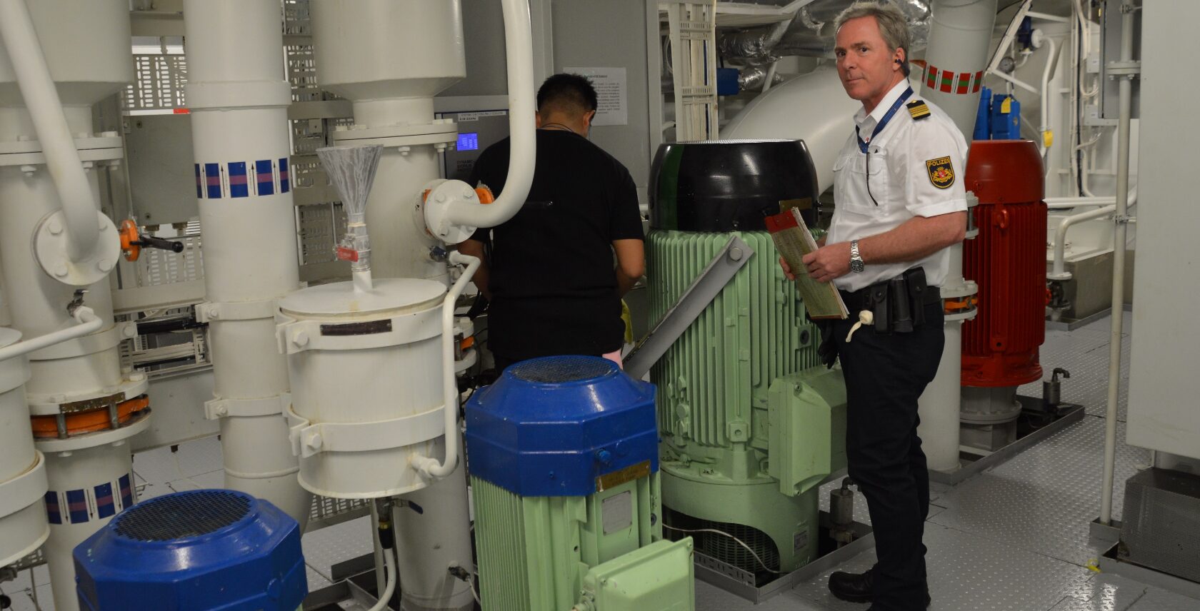 Photo: Police officer with a captain's licence Stefan Douvier searches for environmental offenders in shipping, Steiner