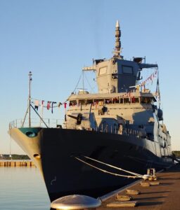 Das Flaggschiff der Deutschen Marine zur Kieler ist die Fregatte „Sachsen-Anhalt“, hier an der Gorch-Fock-Mole Foto: hsc
