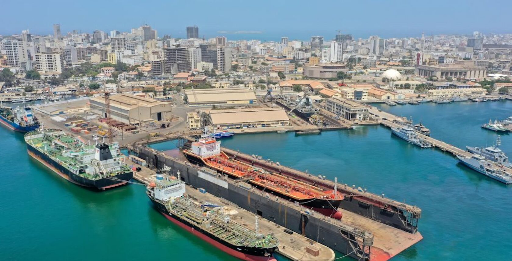 Foto: Erste Kunden wurden bereits auf der Werft in Dakar begrüßt. Damen